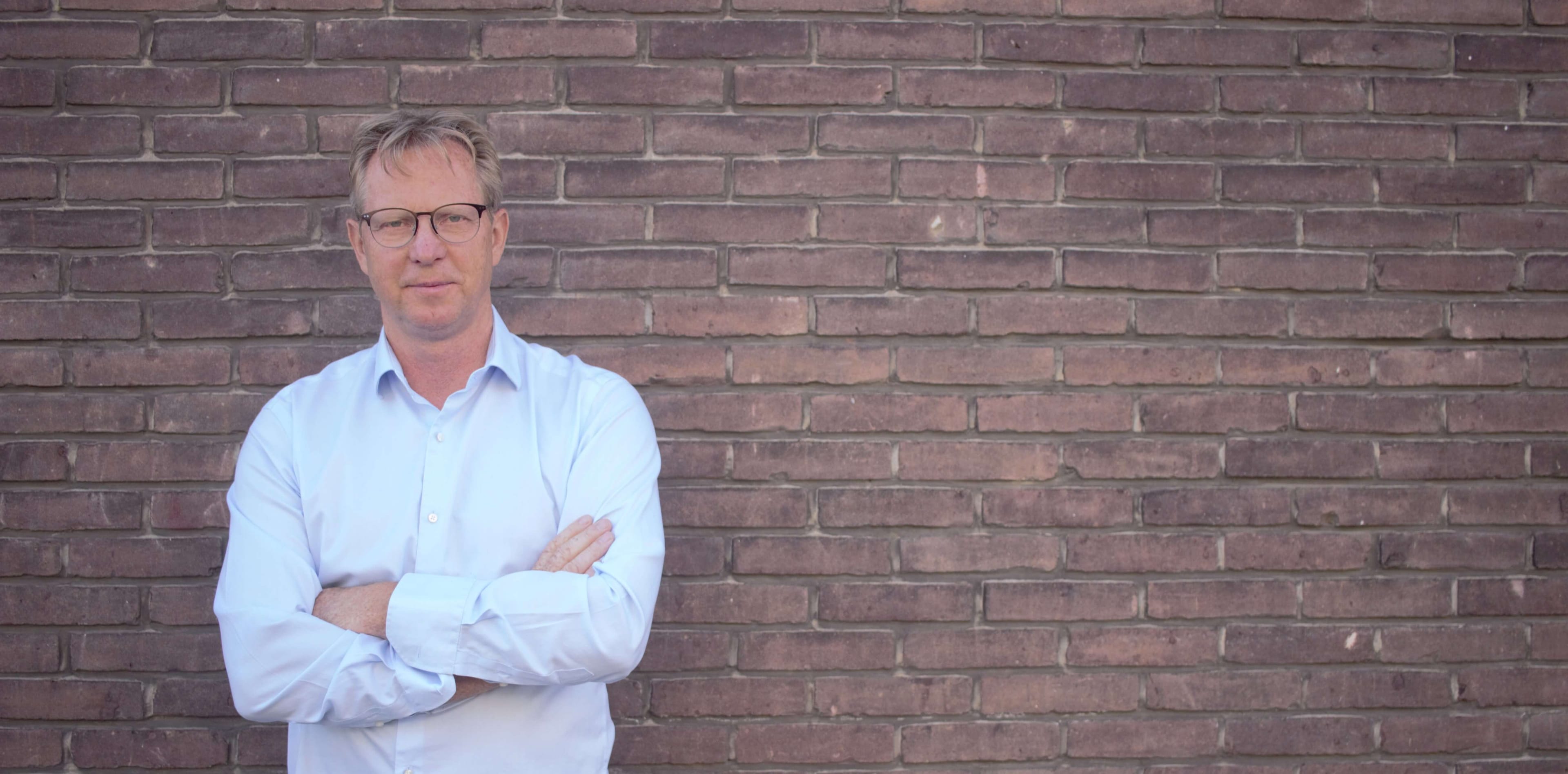 A waffely stroopwafel rolling into the screen